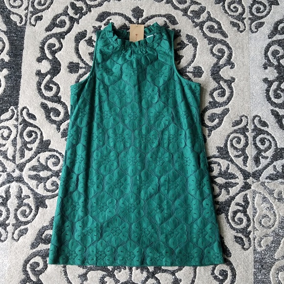 Paper Crane Dresses & Skirts - NWT Paper Crane emerald green halter dress. SZ: L